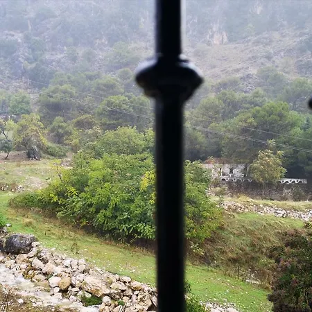 Apto Rural Fuente El Chorrito De Grazalema Exterior photo